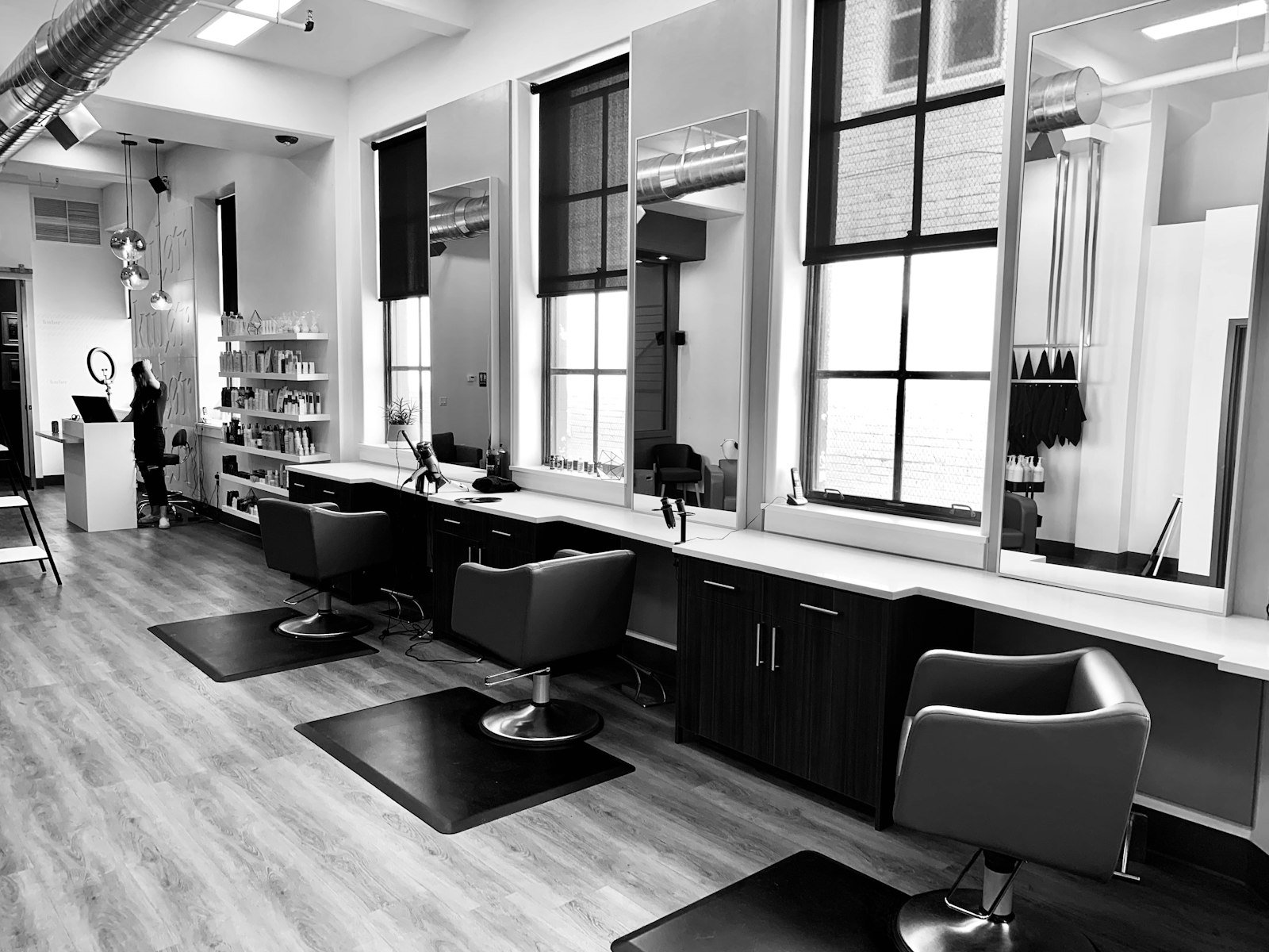 Glow & Grace Unisex Salon 4